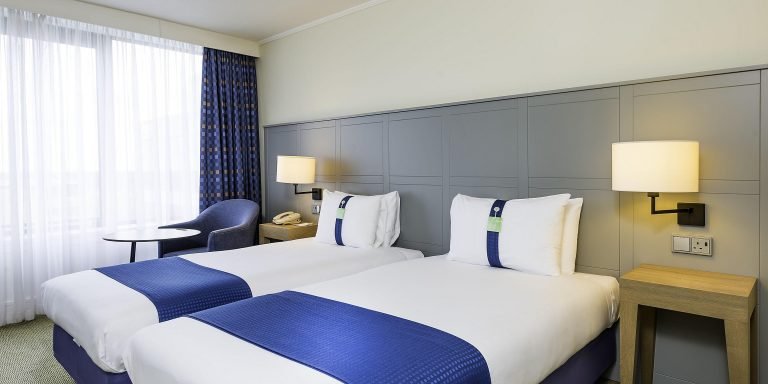 holiday inn milton keynes 3879672712 2x1 1 768x384